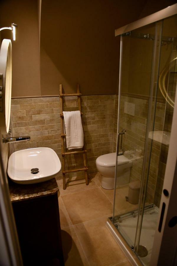 Le Stanze Del Borgo Hotell Nettuno Exteriör bild