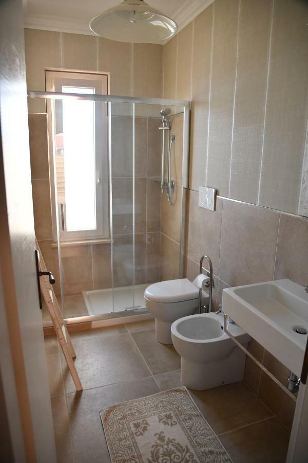 Le Stanze Del Borgo Hotell Nettuno Exteriör bild