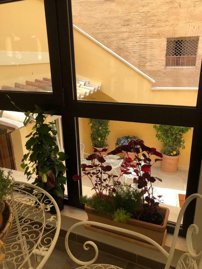 Le Stanze Del Borgo Hotell Nettuno Exteriör bild