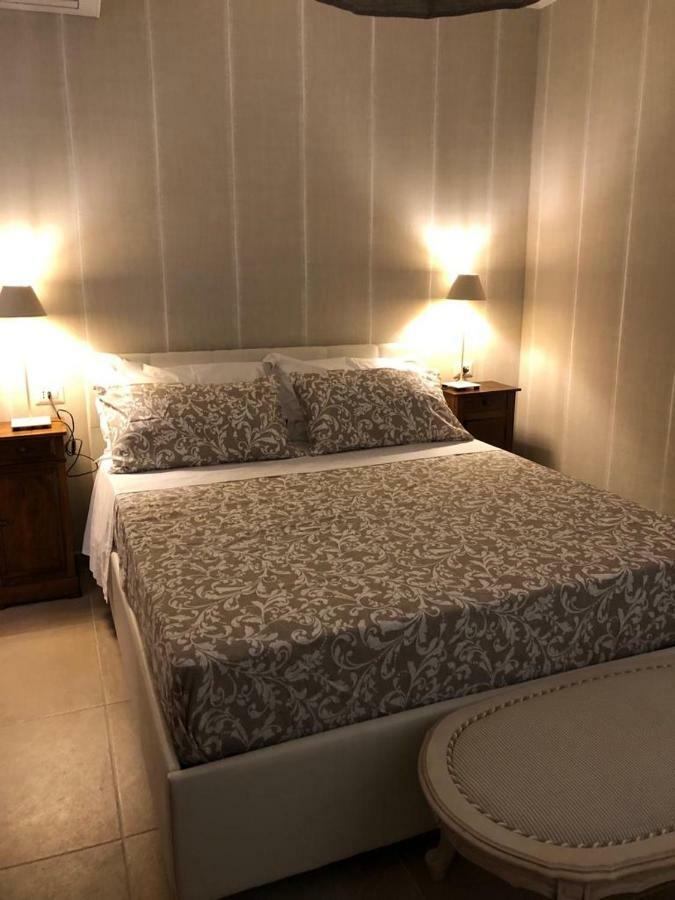 Le Stanze Del Borgo Hotell Nettuno Exteriör bild