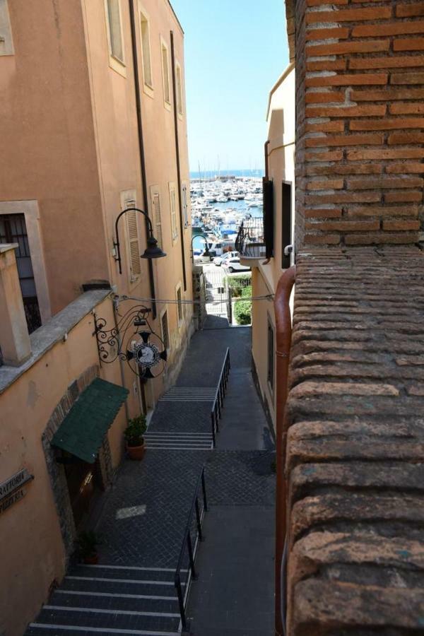 Le Stanze Del Borgo Hotell Nettuno Exteriör bild