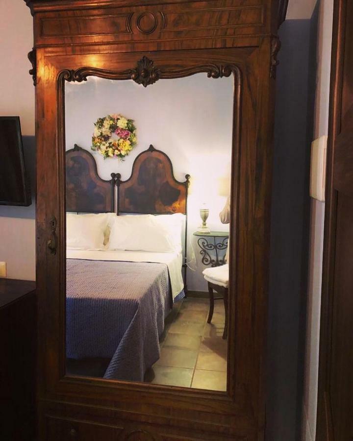 Le Stanze Del Borgo Hotell Nettuno Exteriör bild